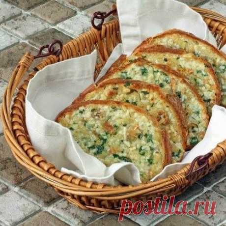 👌 Хрустящие чесночные гренки с сыром, рецепты с фото Сегодня приготовим чесночные гренки с сыром, которые станут отличной закуской на праздничном столе. Кроме того, такие гренки можно приготовить в качестве лёгко перекуса или же куша...