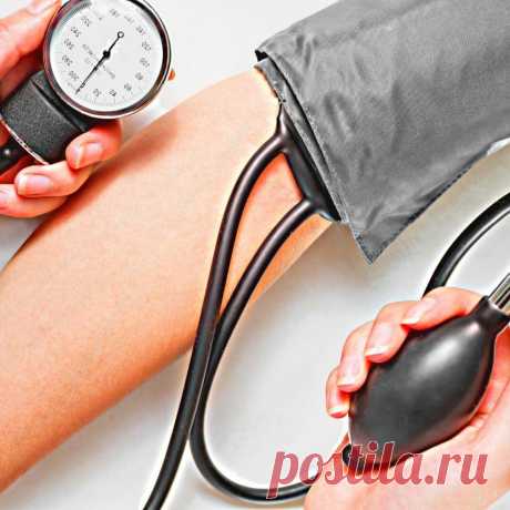 Какое давление считается нормальным у человека в возрасте 0-60+ лет? Таблица
Артериальное – это физическое воздействие, оказываемое кровью на стенки сосудов, по которым она двигается. Принято выделять несколько видов АД: · в сердечных мышцах – есть свои нормы отдельно для каждой части сердца; · центральное – изменяющееся в зависимости от объемов движения крови во всей системе; · капиллярное. Таблица нормы давления по возрастам в конце статьи! […]
Читай дальше на сайте. Жми подробнее ➡