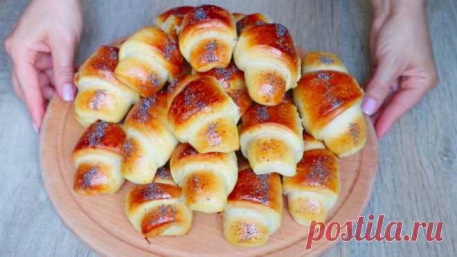 1 ст кефира, 2 яйца, 3 ст муки, дрожжи и сгущенка для самых вкусных в мире рогаликов на кефире - Сабрина Очень вкусные, нежные, как пух и воздушные рогалики. Удивите свою семью, приготовив их на ужин. Продукты Для теста: Кефир (тёплый) – 250 г Масло сливочное – 80 г Сахар – 70-80 г Яйца – 2 шт. Мука – 520 г + для работы с тестом (примерно 3-3,5 стакана) Дрожжи сухие – 7-8 г (примерно 2 […]