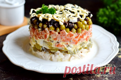 «Прага» – классический салат эпохи СССР (по-моему, он вкуснее «Оливье») Очень вкусный и несложный салат, готовится в слоеном виде. Набор ингредиентов немного напоминает «Оливье» (горошек, яйца, морковь, огурцы), но дополняется куриным мясом и черносливом. Также в...