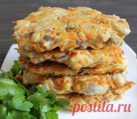 ВКУСНЫЕ КУРИНЫЕ ОЛАДУШКИ С СЫРОМ И МОРКОВЬЮ 
⠀⠀⠀ ⠀⠀⠀⠀⠀⠀⠀⠀