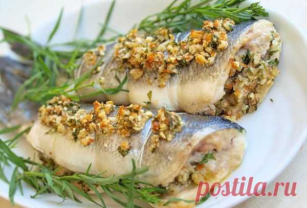 Сибас, фаршированный орехами и зеленью - Рецепты. Кулинарные рецепты блюд с фото - рецепты салатов, первые и вторые блюда, рецепты выпечки, десерты и закуски - IVONA - bigmir)net - IVONA - bigmir)net