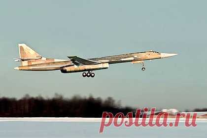 Раскрыты детали модернизации ракетоносца Ту-160М. Модернизированные российские стратегические ракетоносцы Ту-160М получат новое вооружение, усовершенствованные двигатели и оборудование, рассказал заслуженный пилот России Юрий Сытник в беседе с News.ru. По его словам, самолет модернизируют для использования ракет «Кинжал», Х-32 и Х-35.