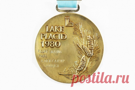 Олимпийскую медаль фигуриста Зайцева продали на аукционе за $93,75 тыс.. Эту медаль он завоевал на Олимпиаде 1980 года в американском Лейк-Плэсиде в паре с Ириной Родниной.