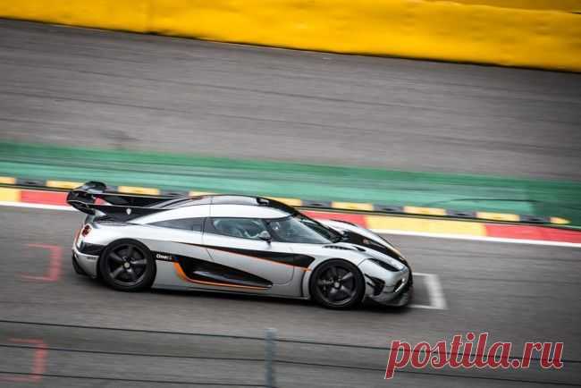 Koenigsegg One:1 обогнал в Спа McLaren P1 | Top Gear Russia