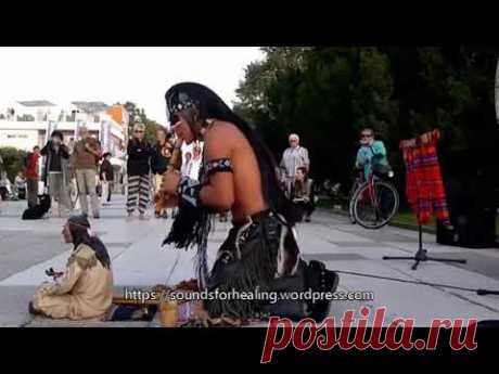 Dancing on the floor by Alexandro Querevalú 1 hour loop