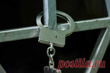 Бывшего топ-менеджера российского банка осудят за хищение 35 миллиардов рублей. Бывший топ-менеджер Арксбанка Сергей Ипатов, экстрадированный из Черногории в прошлом году, предстал перед судом в Москве за хищение 35 миллиардов рублей у клиентов. Мужчине удалось похитить деньги за счет искажения в базе данных информации о средствах, которые клиенты вносили на свои счета.