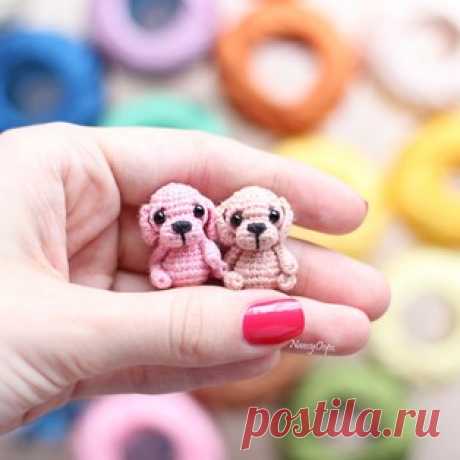 Щеночек амигуруми. Схемы и описания для вязания игрушек крючком! Бесплатный мастер-класс по вязанию крошечной собачки крючком от Анастасии Кирсановой. Высота вязаного щенка всего 2,7 см. Для вязания игрушки автор ис…