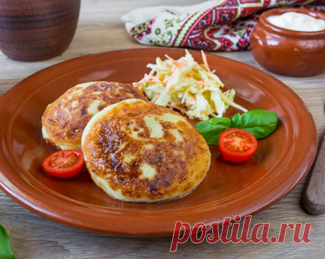 Белорусские пызы на Вкусном Блоге Это блюдо белорусской кухни чем-то похоже на картофельные зразы. Одно из главных отличий пызов от зраз в том, что в картофельную массу добавляется творог. А фарш в начинку кладется в сыром виде. Это вкусно 🙂 И блюдо само по себе самодостаточно – помимо традиционной сметаны к нему просится разве что…