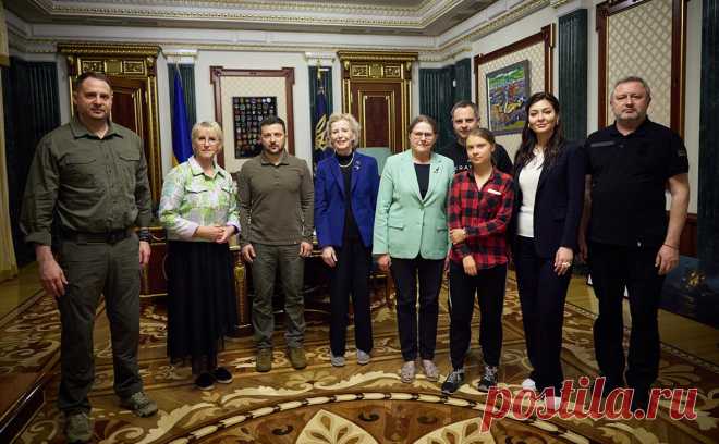 Грета Тунберг и Майк Пенс встретились с Зеленским в Киеве. Грета Тунберг прибыла в Киев для участия в экологическом саммите. После этого она встретилась с Зеленским и пообещала ему привлекать внимание представителей экологических организаций к «экологическим последствиям» военных действий