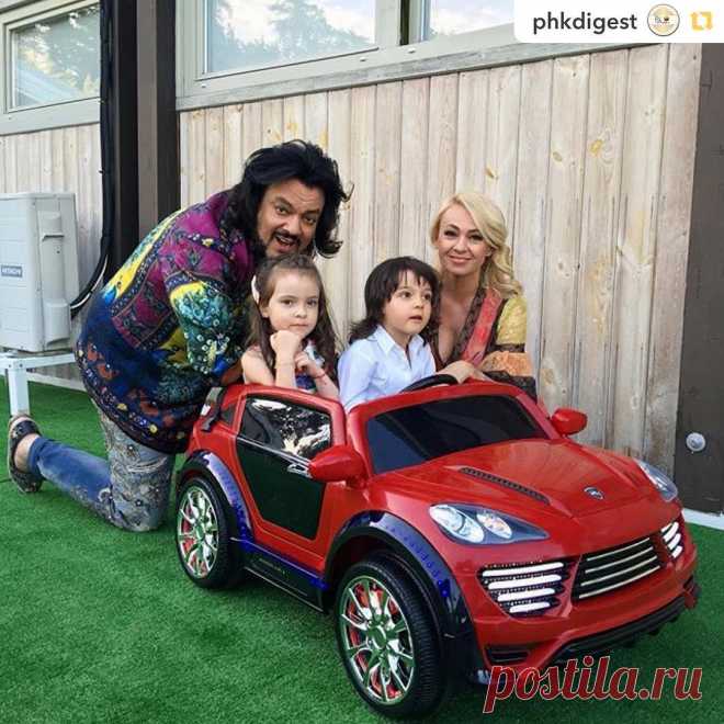 Марина Доможирова on Instagram: “#GPRepost,#reposter,#notetag @phkdigest via @GPRepostApp ======> @phkdigest:#Repost @rudkovskayaofficial ・・・ С днём рождения , Мартин , мы тебя очень любим ❤️ #martinkirkorov #family #philipkirkorov #kirkorov #деньрождения #киркоров #филиппкиркоров #мартинкиркоров #аллавикториякиркорова”