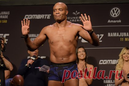 Бывший чемпион UFC выступил за легализацию допинга. Бывший чемпион Абсолютного бойцовского чемпионата (UFC) Андерсон Силва выступил за легализацию допинга. По его словам, запрещенные препараты стоит разрешить принимать по назначению врачей во время тренировочных лагерей. «Бойцы ММА проходят через такую подготовку, какой нет ни в одном виде спорта», — заявил боец.