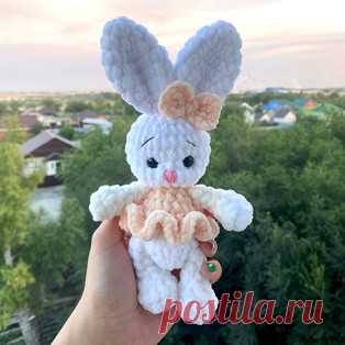 Зайка амигуруми. Схемы и описания для вязания игрушек крючком! Бесплатный мастер-класс от @amical_toys по вязанию плюшевой зайки крючком. Высота вязаной игрушки примерно 23 см. Для изготовления такого зайчика авто…