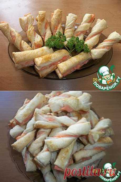 Слоеные &quot;язычки&quot; с форелью - кулинарный рецепт