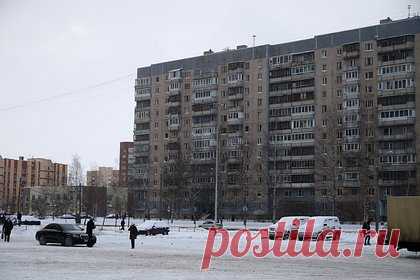 Цены на вторичное жилье в России перестали снижаться. Цены на вторичное жилье в России перестали снижаться — средняя стоимость вторичной недвижимости на 18 крупнейших региональных рынках России в марте 2023 года составила 124,7 тысячи рублей за квадратный метр. Об этом пишет «Коммерсантъ» со ссылкой на данные «ЦИАН.Аналитика».