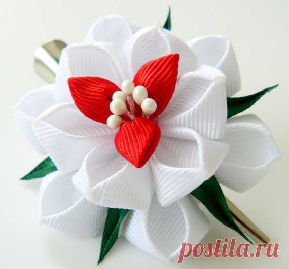 Kanzashi fabric flower hair clip White fabric flower. by JuLVa