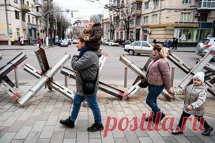 На Украине улицу назвали в честь полка имени Калиновского. В Житомире появилась улица Полка имени Кастуся Калиновского. Отмечается, что для этого была переименована улица, называвшаяся ранее Белорусской. Во время приуроченного к переименованию мероприятия мэр Житомира Сергей Сухомлин также вручил флаг города бойцам полка Калиновского.