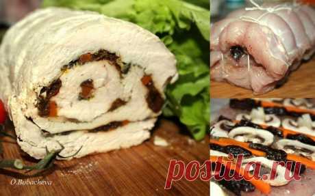 Рулет из индейки с грибами, морковью и черносливом