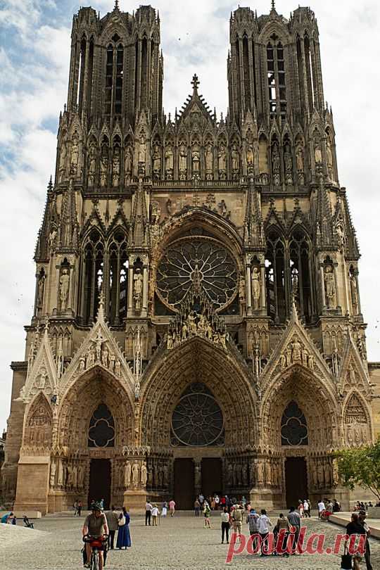 Пользователь Dora Cheatham сохранил этот пин на доску «Chapels, Churches & Temples»
Reims, France  |  Pinterest