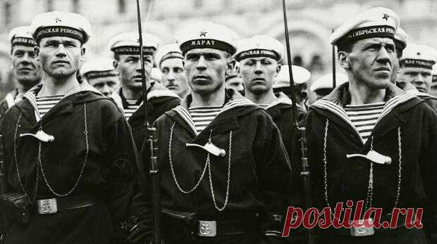«Садись, двойка!». Революция 1917 года: кто сверг царя? И как все было на самом деле? - Позитив для оптимистов - медиаплатформа МирТесен Татьяна Трофимова Продолжая рубрику «Такого в школе не расскажут», хочу поговорить с вами о событиях 1917 года, с которых и начались глобальные изменения в нашей с вами стране. А что мы знаем о революции? Скажу честно, читая первоисточники о Великой Октябрьской социалистической революции мне было