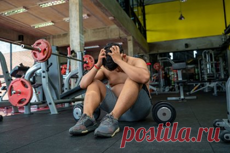 Названы способы справиться с тревожностью из-за похода в спортзал. Фитнес-эксперт Анастасия Юрпалова назвала способы справиться с тревожностью из-за похода в спортзал. Она рекомендовала сконцентрироваться на себе и своей тренировке, думая о целях, которых необходимо добиться после занятия. Кроме того, стоит изучить весь фитнес-зал, чтобы понимать, как работает тот или иной снаряд.