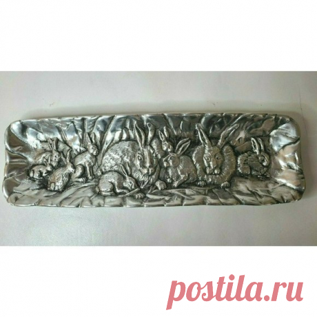 Vintage Metalware Bunny Rabbit Design Tray Platter Pewter Silver Arte Latino Inc Shop tes_boutique's closet or find the perfect look from millions of stylists. Fast shipping and buyer protection. Vintage Arte Latino Inc Metalware Bunny Rabbit Design Tray Platter Pewter Silver


Brand:  Arte Latino Inc.
Type: Tray
Pattern: Bunny
Featured Refinements: Carved Bunny Design, Decorative, Vintage
Country/Region of Manufacture: Mexico
Modified Item: No
Condition: Pre-Owned in Exce...