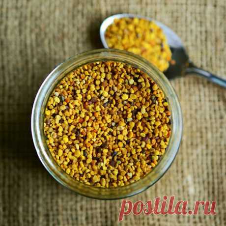 Польза продуктов пчеловодства. Пчелиная пыльца 

Всем известна работа по опылению, которую выполняют #пчелы, когда они перелетают с цветка на цветок, собирая наиболее ценные вещества растения и перерабатывая их.
- #Пчелиная_пыльца является чудом пчелиной семьи и содержит бесчисленное количество веществ, которые могут способствовать нашему здоровью и благополучию.
- Огромный спектр положительных эффектов делает их ценным ресурсом для пищевых добавок и для наружного применения.