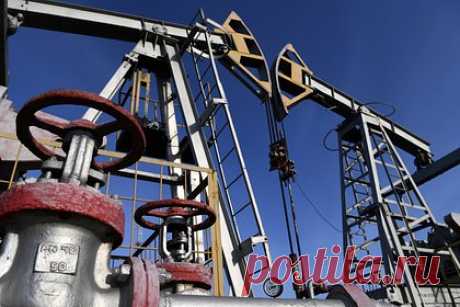 В ОПЕК оценили динамику добычи нефти в России. По итогам октября 2023 года суммарные объемы нефтедобычи в России остались на сентябрьском уровне в 9,5 миллиона баррелей в сутки. Об этом сообщается в декабрьском отчете Организации стран-экспортеров нефти (ОПЕК). В октябре производство жидких углеводородов достигло уровня в 10,9 миллиона баррелей.