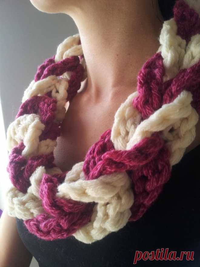 Crochet Chain Link Scarf Pattern – Look At What I Made This Crochet Chain Link Scarf is made using Pam Perkins' pattern {Infinity Puzzle Bracelet}. By adding more/less links in different colours you can customize this scarf in a million different ways.