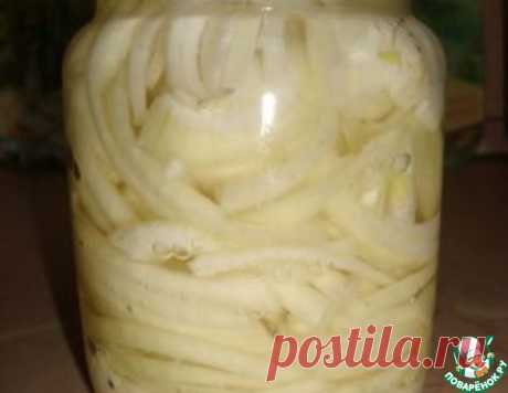 Маринованный лук , а можно и буряк или  огурцы