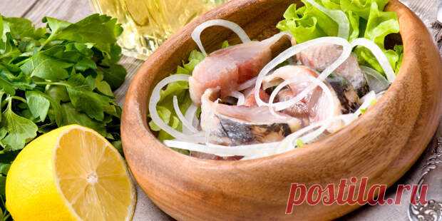 Секреты приготовления вкусной домашней селёдки и проверенные временем рецепты засолки: в рассоле или без, с лимоном или горчицей, с уксусом или маслом, по-голландски или экспресс-методом. Что надо знать, прежде чем солить селёдку Для засолки в домашних условиях лучше всего подходит охлаждённая - 26 января - 43889076966 - Медиаплатформа МирТесен