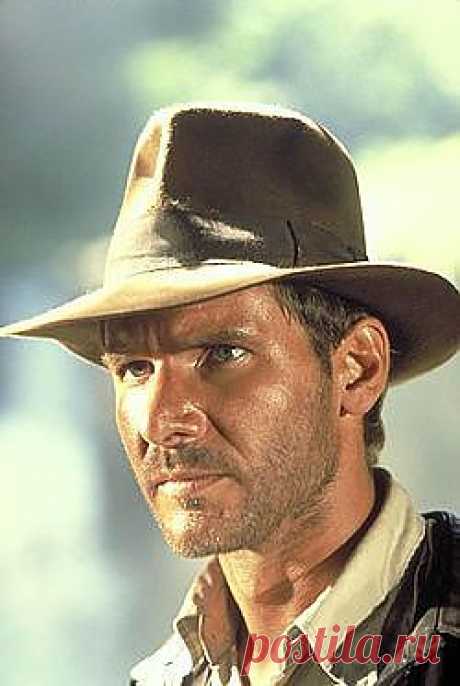 До́ктор Ге́нри Уо́лтон «Индиа́на» Джонс-мла́дший (англ. Dr. Henry «Indiana» Jones, Jr.) — вымышленный персонаж, герой серии приключенческих фильмов, многочисленных книг, комиксов и компьютерных игр. Персонаж был создан Стивеном Спилбергом и Джорджем Лукасом.
В фильмах роль Индианы исполнил американский актёр Харрисон Форд, однако его играли и другие актёры — Ривер Феникс играл молодого Инди в фильме «Индиана Джонс и последний крестовый поход», а Кори Кэрриер, Шон Патрик Флэнери в телесериале.