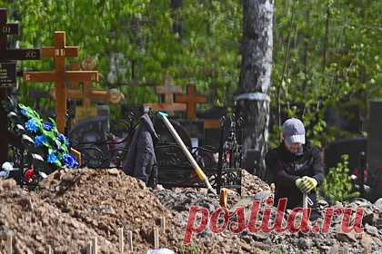 В похоронной сфере отреагировали на планы сделать погребение в России госуслугой. Законопроект о погребении поможет навести порядок в отрасли. Кроме того, появление реестра об оказании похоронных услуг даст возможность родственникам усопшего выбирать проверенных агентов и уберечь себя от обмана, заявила «Ленте.ру» исполнительный директор Союза похоронных организаций и крематориев Елена Андреева.