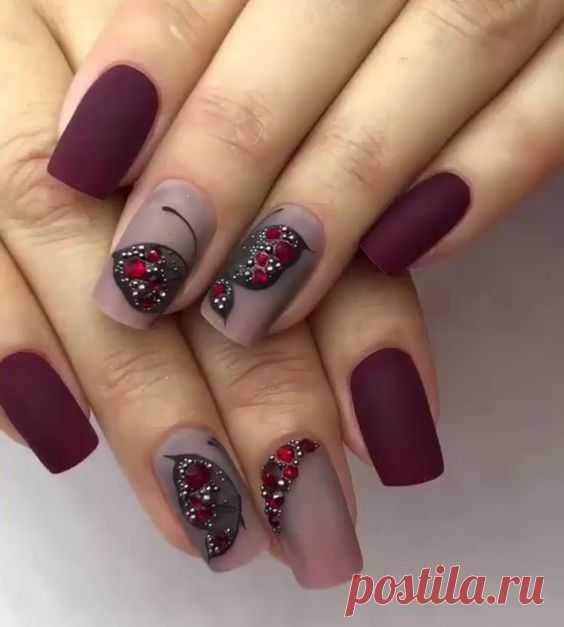 Модный маникюр с бабочками