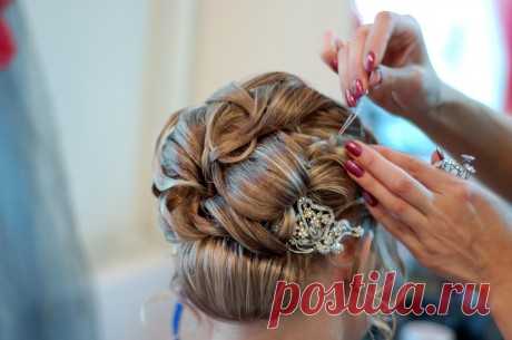 Свадебные прически на короткие волосы (45 фото) своими руками: с челкой, цветами, диадемой, видео-инструкция, фото и цена