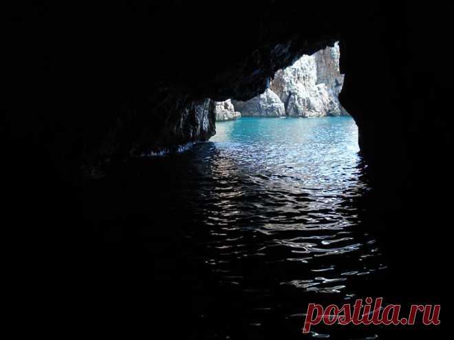 (5) This is Montenegro
Entering the this blue cave itself at first seems like a daunting experience – the rock above the entrance is low and as your eyes adjust, everything seems to be cast in extreme darkness. However, after realizing that the cavern is large enough to accommodate several boats, you pass a small bend and realize why this natural wonder is called the Blue Cave – luminous, brilliant blue light wells up from under the water and casts a blue shadow on the grotto’s ceiling aboveyou
