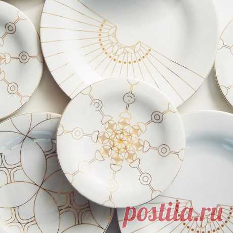 Tebr Tableware
Porcelain with 14 karat gold
To pre-order, email: orders@aljoudlootah.com