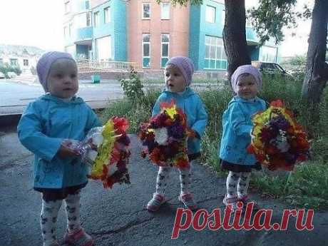 Тройняшки в первый раз идут в садик!