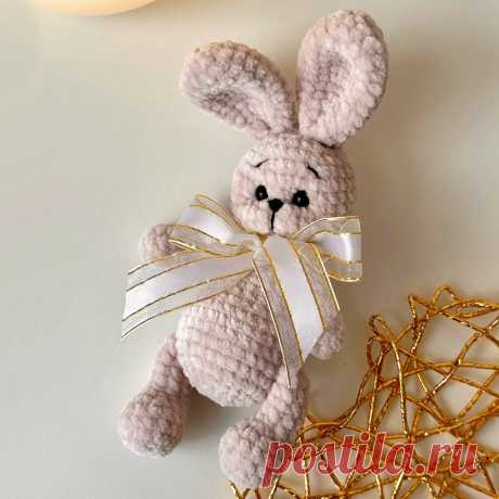 PDF Мини Зайка крючком. FREE crochet pattern; Аmigurumi animal patterns. Амигуруми схемы и описания на русском. Вязаные игрушки и поделки своими руками #amimore - зайка из плюшевой пряжи, плюшевый заяц, зайчик, кролик, зайчонок, крольчонок.