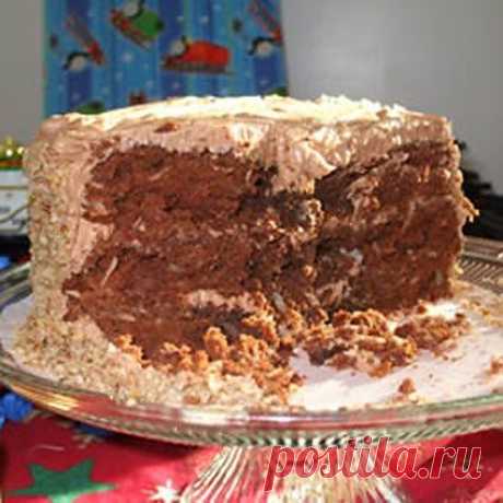 Шоколадный торт с кремом. Настоящий праздничный торт с пышными шоколадными коржами и густым сливочным кремом...