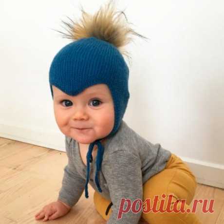 шапка спицами №3 на завязках для новорожденных из мягкой пряжи Hobbii Baby Merino (100% меринос, 50 г/165 м) 1 моток. Чепчик подходит для размера от 0 до 12 мес. Украсьте его  помпоном