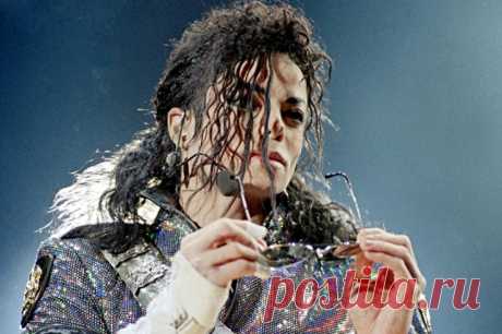Майкл Джексон стал самой высокооплачиваемой мертвой знаменитостью. Второе и третье место в рейтинге Forbes заняли Элвис Пресли и Рэй Манзарек.