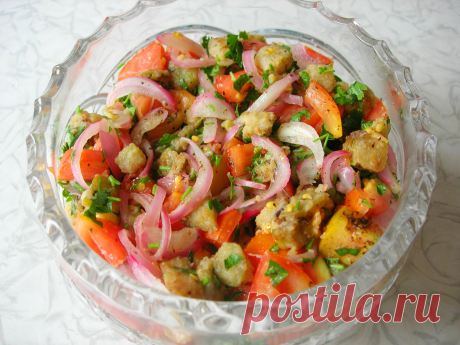 Салат из баклажанов и помидоров. Очень вкусно. Необычное сочетание ингредиентов.