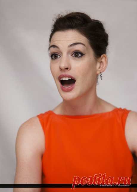 Anne Hathaway Tongue Mouth Open 


1982