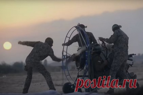 Появилось видео полета боевика ХАМАС над зоной музыкального фестиваля в Израиле. На видео попал боевик радикальной палестинской группировки ХАМАС, который одним из первых подлетел на параплане к месту проведения фестиваля транс-музыки Nature Party в Израиле. Полет снял один из участников фестиваля. Никто из людей, находившихся поблизости, не обратил особого внимания на парапланериста.