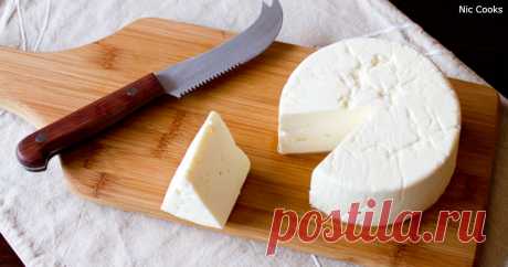 Белый французский сыр можно сделать дома! Вот как Удивительно просто! Вместо того, чтобы покупать сыр в магазине (в котором немало различных добавок), лучше всего сделать его в домашних условиях. Вот отличный французский рецепт, который станет вашим любимым! Ингредиенты: 0,5 л молока (3,5% жирности); 0, 5 кг творога (9% жирности и выше); 0,5 ч...