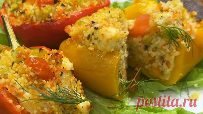 Рецепт вкусных фаршированных перцев в духовке. Делаем интересную начинку и в духовку на 25 минут... Ингредиенты: Вода 1 стакан (250гр) Кускус 200 гр Брынза 200 гр Болгарский перец 6 шт Морковь 1 шт Лук репчатый 1 шт (большая) Кабачки 3 шт (маленькие) Помидоры черри 150 гр Петрушка 20 гр Орегано 1...