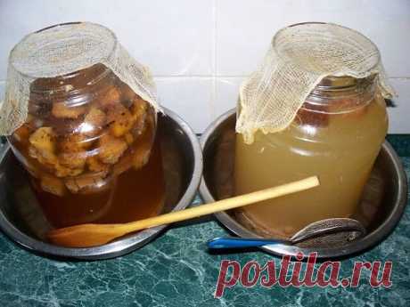 10 вкуснейших супер - рецептов домашнего кваса 

Рецепт кваса ржаного 
_____________________________________________________ 
На 3 литра воды: 
ржаные сухари – 1 кг, 
сахар – 200 г, 
дрожжи – 20 г, 
изюм – 50 г. 
Ржаные сухари залить кипятком, затем охладить. 
Процедить, добавить сахар и хорошенько размешать. 
Добавить дрожжей, поставить в теплое место и дать бродить 12 часов. Потом перелить в бутылки, добавить изюм и поставить их в холодное место. 
Через два дня квас гото...