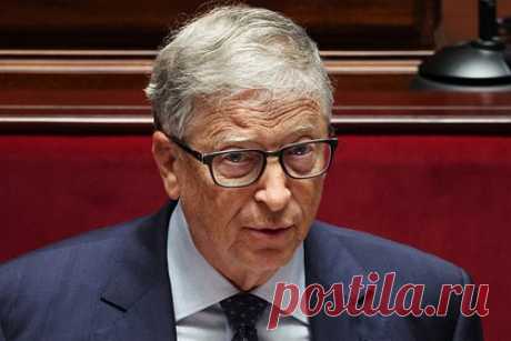 Билл Гейтс выступил против запрета на обучение искусственного интеллекта. Основатель американской компании Microsoft Билл Гейтс выступил против введения моратория на обучение систем искусственного интеллекта (ИИ) мощнее представленной ранее ChatGPT-4. «Я не думаю, что просьба к одной определенной группе приостановить разработку систем решает стоящие вызовы», — высказался Гейтс.