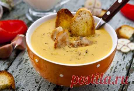 Зимний суп с курицей и гренками